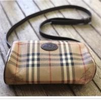 ราคา กระเป๋า แบบครอสบอดี้ VTG Burberry Crossbody bag มือสอง (6200393413)