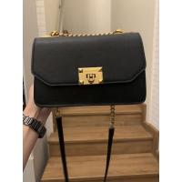 ราคา Charles & Keith Classic Push-Lock Crossbody Bag (12672910984)