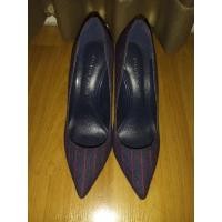 ราคา รองเท้าส้นสูง(ส้นเข็ม)ของ'Charles&keith'มือสองของแท้สีกรม'size35'เล็ก,สภาพดีพร้อมใช้งาน*Saleส่งฟรีไม่ใช้Codeมีของแถมค่ะ. (12565340313)