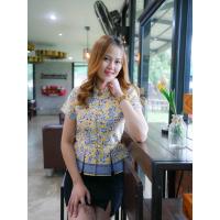 ราคา เสื้อทำงาน ผ้าคอตตอนพิมลายปาเต๊ะ อัดกาวทั้งตัว สีเหลือง (23173972138)