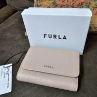 ราคา FURLA กระเป๋าสตางค์ Ritzy Tri Fold Purse สี Moonstone แท้100% (22807364872)