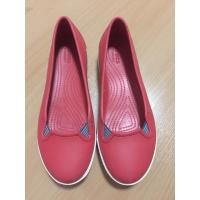 ราคา รองเท้า CROCS สีแดง มือสอง (11569087338)