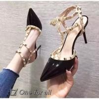 ราคา ⚡️ พร้อมส่ง⚡️A100 รองเท้าคัชชูส้นสูง หนังแก้วแต่งประดับโลหะ หัวแหลม สูง3.5นิ้วรองเท้าแฟชั่น (17428595717)