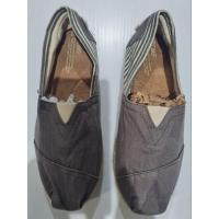 ราคา รองเท้า TOMS มือสอง แท้ 100% size M8.5 สภาพใหม่ 80% (14490575125)