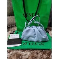 ราคา New Bottega Veneta Mini Pouch 22cm (17690811228)