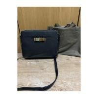ราคา มือ2: กระเป๋า charles&keith พร้อมถุงผ้า (สภาพตามรูป) (7841675907)
