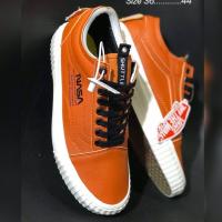 ราคา รองเท้าผ้าใบ Vans Old Skool-NASA 2สี ขาว ส้ม มีไซส์ 36-44 [ส่งไว EMS] (4044346094)