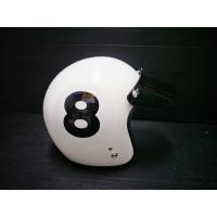 ราคา ส่งฟรี **เก็บเงินปลายทาง** หมวกกันน็อค แนวคลาสสิค ลายเลข 8 สีขาว ดำ NO.17 (1629342377)