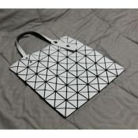 ราคา Bao Bao 6x6 สีขาว แท้ (926529054)