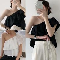 ราคา 900Shopเสื้อแฟชั่นเปิดไหล่เฉียงข้างเดียว แต่งระบาย สีพื้น 2 สี (21067445076)