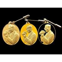 ราคา เหรียญที่ระลึก ในหลวงทรงกล้อง ชุด 3 เหรียญ รัชกาลที่9 พ.ศ.2541 พร้อมเข็มติดเสื้อเดิมๆ ยกชุด 3เหรียญ (21384236808)