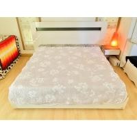 ราคา ผ้าห่ม หรือผ้าคลุมเตียง ขนาด 6ฟุต สีเทาลายดอกวินเทจขอบโค้งรอบด้าน (สภาพใหม่) มือสองสภาพดี สินค้าญี่ปุ่น-เกาหลีแท้ (19657976761)