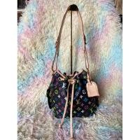 ราคา กระเป๋าหลุยส์มัลติสีดำ ทรงจีบ ปั้มทุกจุด สายเดิมคู่ตัว มีเลขdc (22654896194)