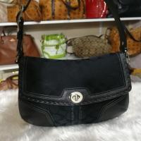 ราคา กระเป๋าโค้ช​ Coach ของแท้​ มือ2 ผ้าลายซีสีดำขอบหนัง​ อะไหล่เงิน​ สภาพสวย ขนาด​ 10นิ้ว​ สูง7นิ้ว​ สะพายไหล่ (7310396647)