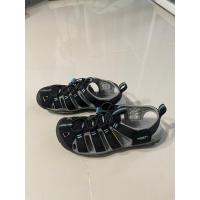 ราคา รองเท้าผู้หญิง ยี่ห้อ keen สีดำลายฟ้า ขนาด 24 cm (23378935101)