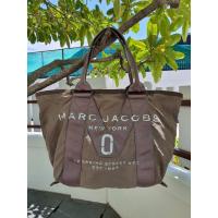 ราคา กระเป๋า MARC JACOBS New logo Small Tote Nylon Bag M0011222 French Grey Taupe มือสอง (19324992925)