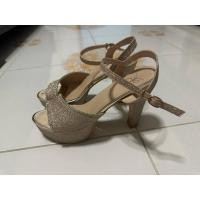 ราคา รองเท้าไซส์ใหญ่ ไซส์ 42 สูง 4.5 นิ้ว สีทอง กากเพชร มือสอง รองเท้าส้นสูง (18795991774)