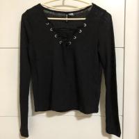 ราคา H&M เสื้อยืด เสื้อครอป เสื้อแฟชั่น แบรนด์แท้ แบรนด์เนม มือสอง สภาพดี สีดำ size XS (6318352370)