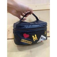 ราคา moschino แท้ กระเป๋าถือ ใส่เครื่องสำอางค์ได้ค่ะหรือถือออกไปคาเฟ่ได้ค่ะ สวยเกร๋มากกค่ะ รับประกันของแท้ (20385671882)