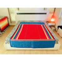 ราคา ผ้าปูรองนอน หรือพรมปูพื้น (แบบหนา) ขนาด 4.5-5ฟุต ผ้าทอลายสีแดงน้ำเงินปักลายวินเทจ มือสองขายตามสภาพ เกาหลีแท้ (19369613581)