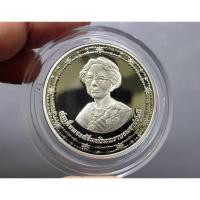 ราคา เหรียญ ที่ระลึก 600 บาท เงินขัดเงา วาระที่ระลึก 90 พรรษา สมเด็จพระศรีนครินทราบรมราชชนนี สมเด็จย่า ปี 2533 พร้อมกล่องหนัง (13765576364)