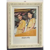 ราคา โปสเตอร์เก่ารูปในหลวงรัชกาลที่9 กับพระราชินี พร้อมกรอบแป้งญี่ปุ่น เก่าแท้ควรค่าแก่กานสะสม (23607379906)