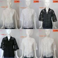 ราคา เสื้อลูกไม้สีขาว สีดำ แบรนด์พิงค์บูติค เนื้อผ้าลูกไม้คอตตอนซับในลินินทรงคอแหลมกระดุมหน้า (5653640386)