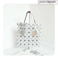 ราคา กระเป๋าสะพายข้าง David Jones รุ่น Candy color ใบนี้ มาพร้อมกับน้องกระต่าย สีเข้า set กับกระเป๋าคะ (7779644205)