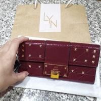 ราคา กระเป๋าสตางค์ lyn แท้100% (2565102810)