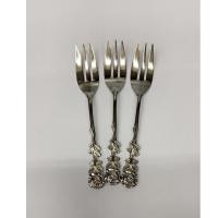 ราคา ส้อมเค็กสเตนเลสญี่ปุ่นลายกุหลาบ 3 ชิ้นชุด (8898324162)