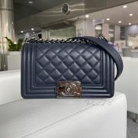ราคา บัตรเครดิตผ่อน 0% ส่งฟรี พร้อมส่ง New! CHANEL BOY 8 in Navy SHW Holo 20 (10662403109)
