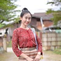 ราคา เสื้ออินเดียรุ่นน้องบัวเกี๋ยง ผูกหน้า Handblock Print เสื้ออินเดีย ลายดอกไม้ สีแดงก่ำ (19764823826)