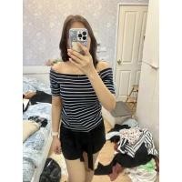 ราคา เสื้อยืดแขนสั้นคอปาด ลายทาง สีขาวกรม (10376112790)