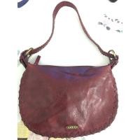 ราคา กระเป๋าหนังแท้สะพายไหล่ สีแดงเข้ม แบรนด์XOXO มือ2 (6078850955)