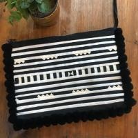 ราคา กระเป๋าคลัช ลีซอแต่งปอม (5711513376)