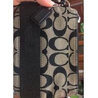 ราคา กระเป๋าคล้องมือ coach ใบเล็ก มือสอง (903608139)