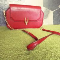 ราคา Charles & Keith กระเป๋าสะพาย มือสอง ของแท้ 100% (1963363089)