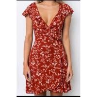 ราคา เดรสป้ายหน้าลายดอกสีแดง ลดเคลียร์ตู้ (4356681938)