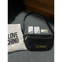 ราคา กระเป๋าคาดอก Moschino แท้100% อุปกรณ์ครบ (22175988966)