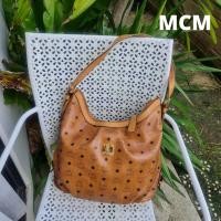 ราคา MCM มือสองหนังแท้สวยสภาพดีมาพร้อมแม่กุญแจลูกกุญแจไขได้ ด้านในสะอาด หนังนุ่มมืองานเกาหลี (21139580735)