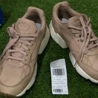 ราคา รองเท้า adidas falcon ของแท้ 100% พร้อมกล่อง ป้าย รองเท้ามือสอง ใส่เอง ขนาด 23 cm ส่งฟรี (3810345046)