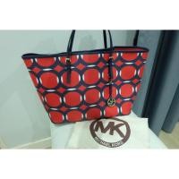 ราคา ส่งต่อ (ฟรีems) ✨ กระเป๋าถือ Michael Kors .. ใหม่มากก สภาพกริบ ราคาน่ารักค่า ☺️ (2410208235)
