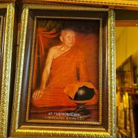 ราคา กรอบรูปพร้อมภาพ หลวงตามหาบัว ขนาด 5x7 นิ้ว มีขาตั้งและที่แขวน เสริมฮวงจุ้ย เป็นของขวัญ ที่ระลึก (25616776388)