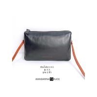 ราคา กระเป๋ามือสอง ราคา 690 บาท ครอสบอดี้ หนังแท้ งานหลายช่อง แบรนด์ mandarina duck สายยาวสายเดิม สายปรับไม่ได้ ยาวสุด 23.5 (20773737261)