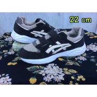 ราคา รองเท้าผ้าใบเด็กมือสอง Asics แท้ (1017086756)