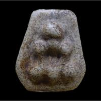 ราคา พระปิดตาผงกระดูกผี พิมพ์หกเหลี่ยม วัดโพธิ์ท่าเตียน กทม ปี 2485 (12899888076)