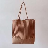 ราคา กระเป๋าผ้าพลีท by RIYA (2850603865)