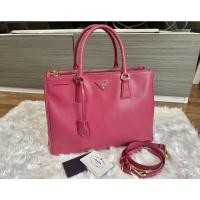 ราคา Prada Saffiano Lux 33 / BN2274 ปี 2013 สี PEONIA (12614321502)