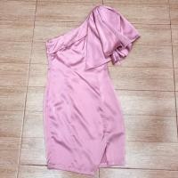 ราคา เดรสออกงานไหล่เฉียง แต่งระบาย สีชมพู (2164210090)