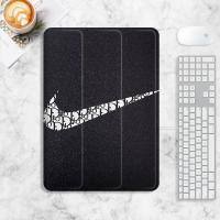 ราคา เคส ลาย nike พร้อมช่องใส่ปากกา สําหรับ ipad mini 4 5 6 7 8 9 air1 2 3 4 5 pro11 2022 gen10 2017 2018 (24500540791)